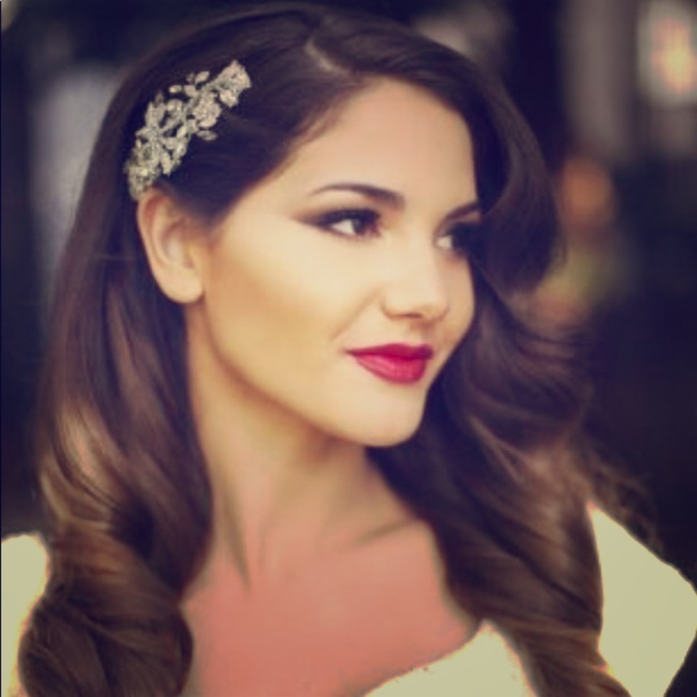 Beautiful crystal hair piece !!